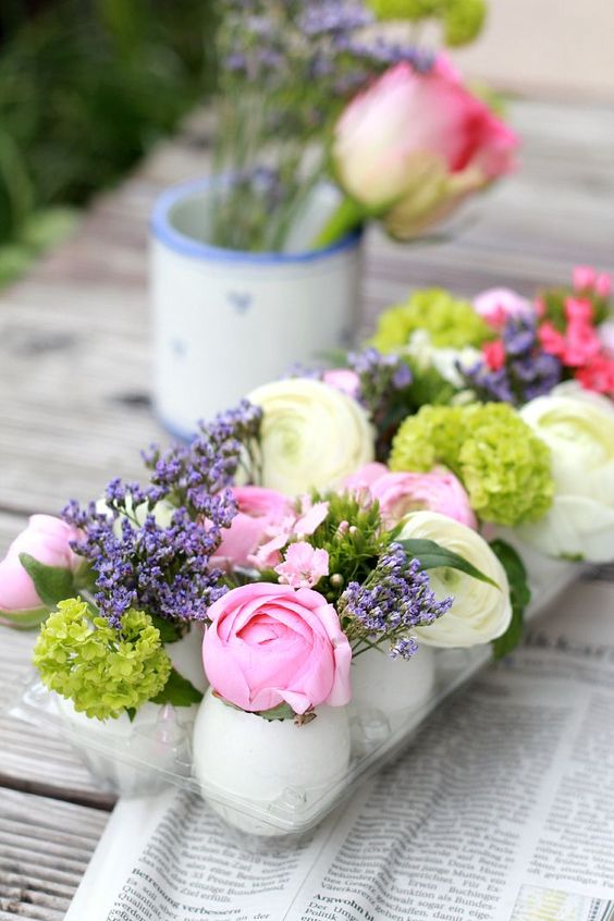 centre de table oeufs et fleurs